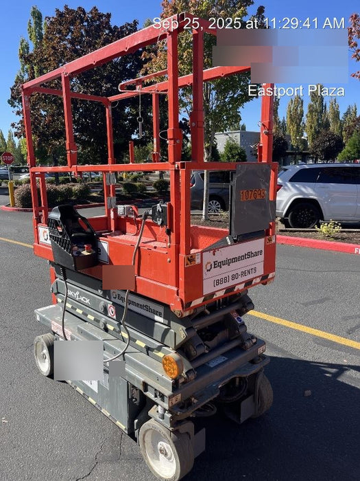 2020 Skyjack SJIII-3219 Solid NM Tires, Half height spring hinged entry gate, Dual Beacons, 800W Inverter