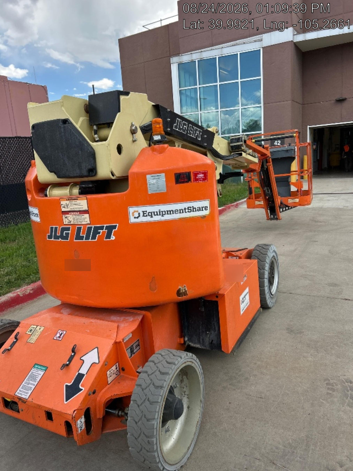 2019 JLG E400AJPN