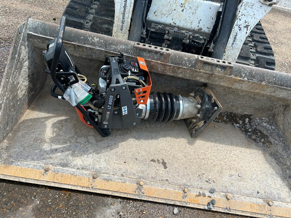 2025 HUSQVARNA LT6005