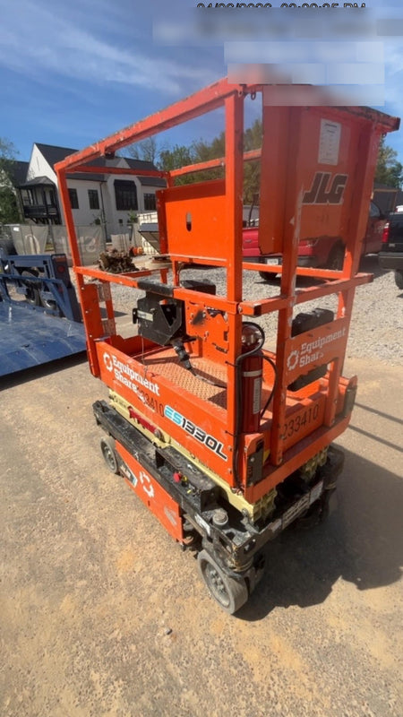 2022 JLG ES1330L