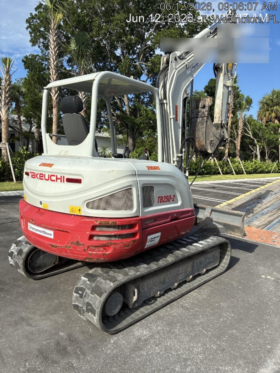 2023 TAKEUCHI TB250-2R