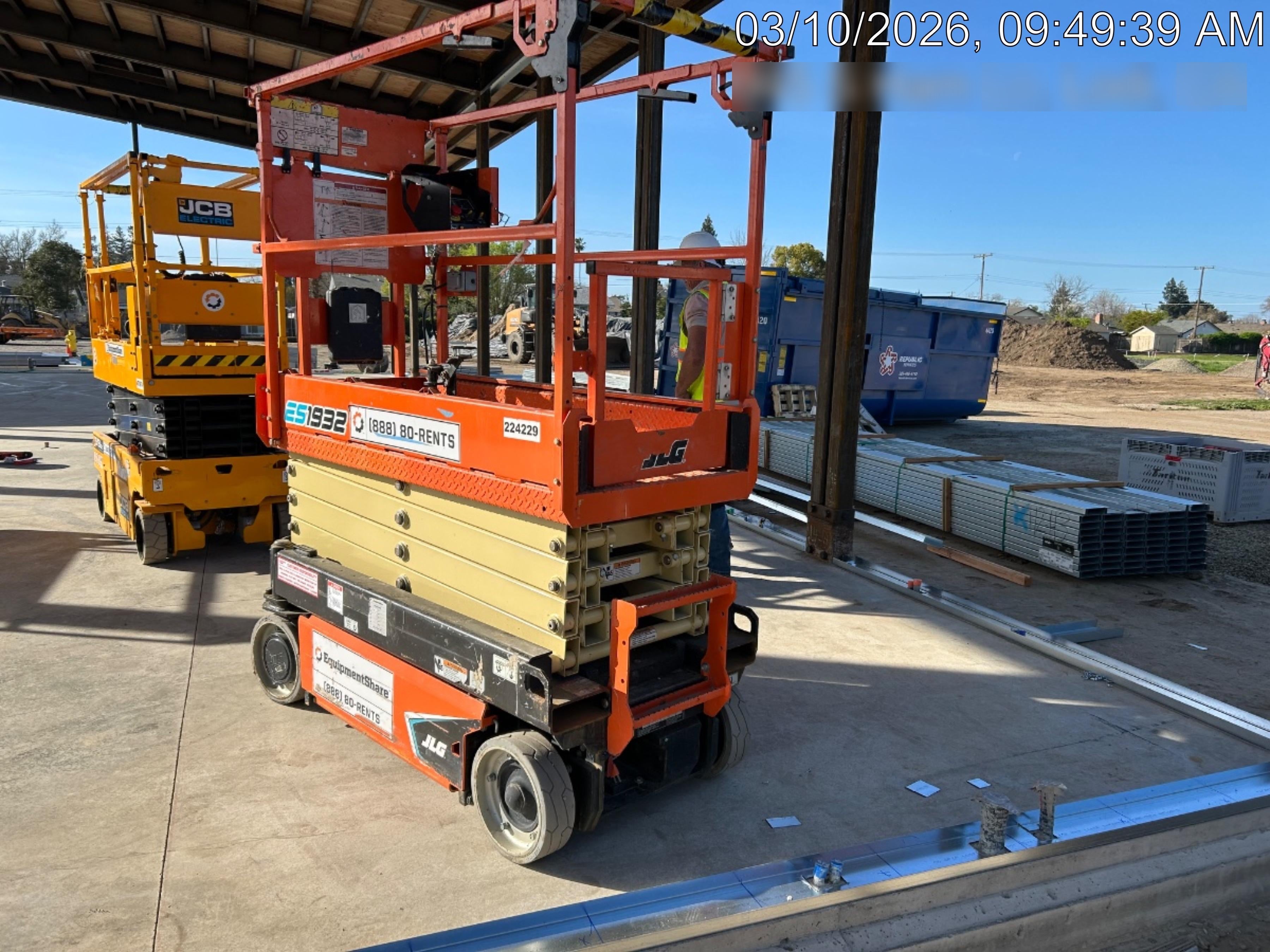2022 JLG ES1932