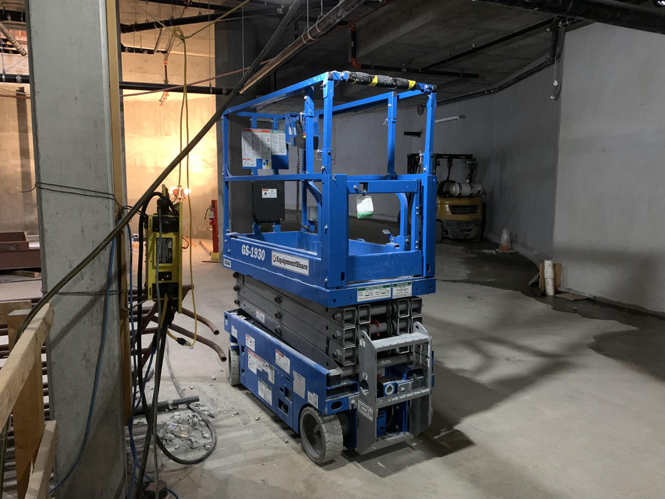 2020 Genie GS-1930 Solid Non Marking Tires, Beacon, Folding rails with half height swing gate, 800W Inverter