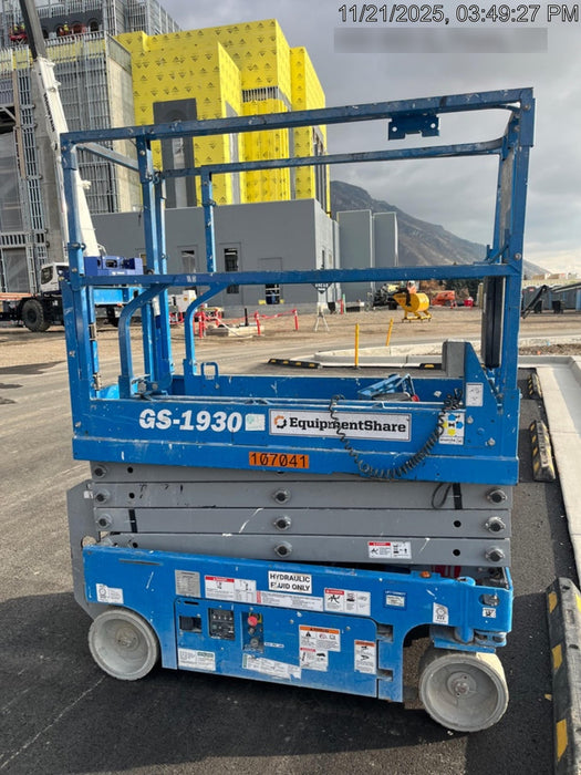 2020 Genie GS-1930 Solid Non Marking Tires, Beacon, Folding rails with half height swing gate, 800W Inverter