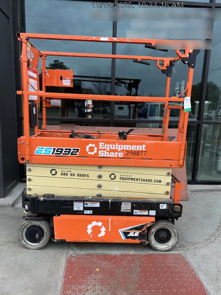 2023 JLG ES1932
