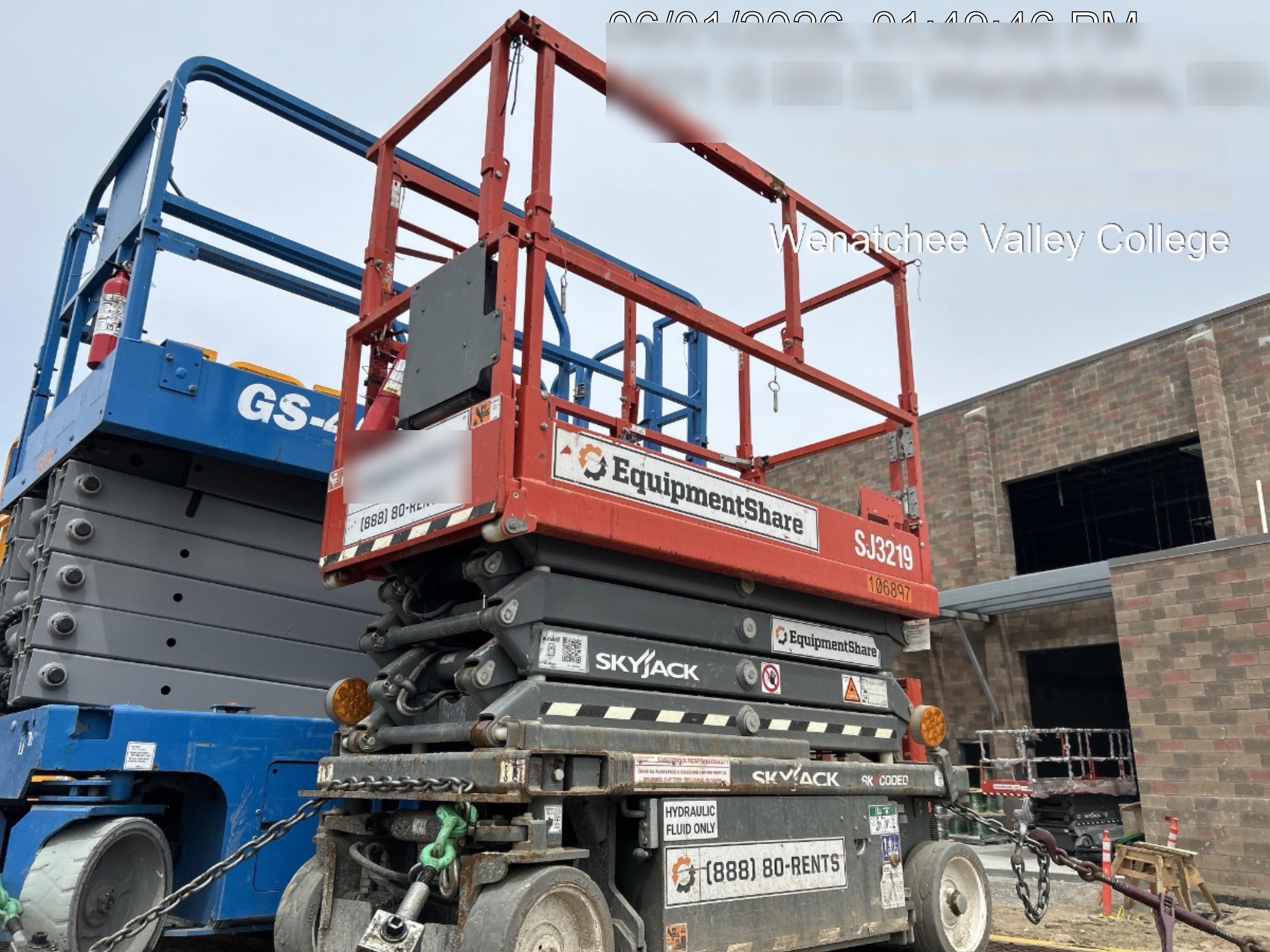 2020 Skyjack SJIII-3219 Solid NM Tires, Half height spring hinged entry gate, Dual Beacons, 800W Inverter