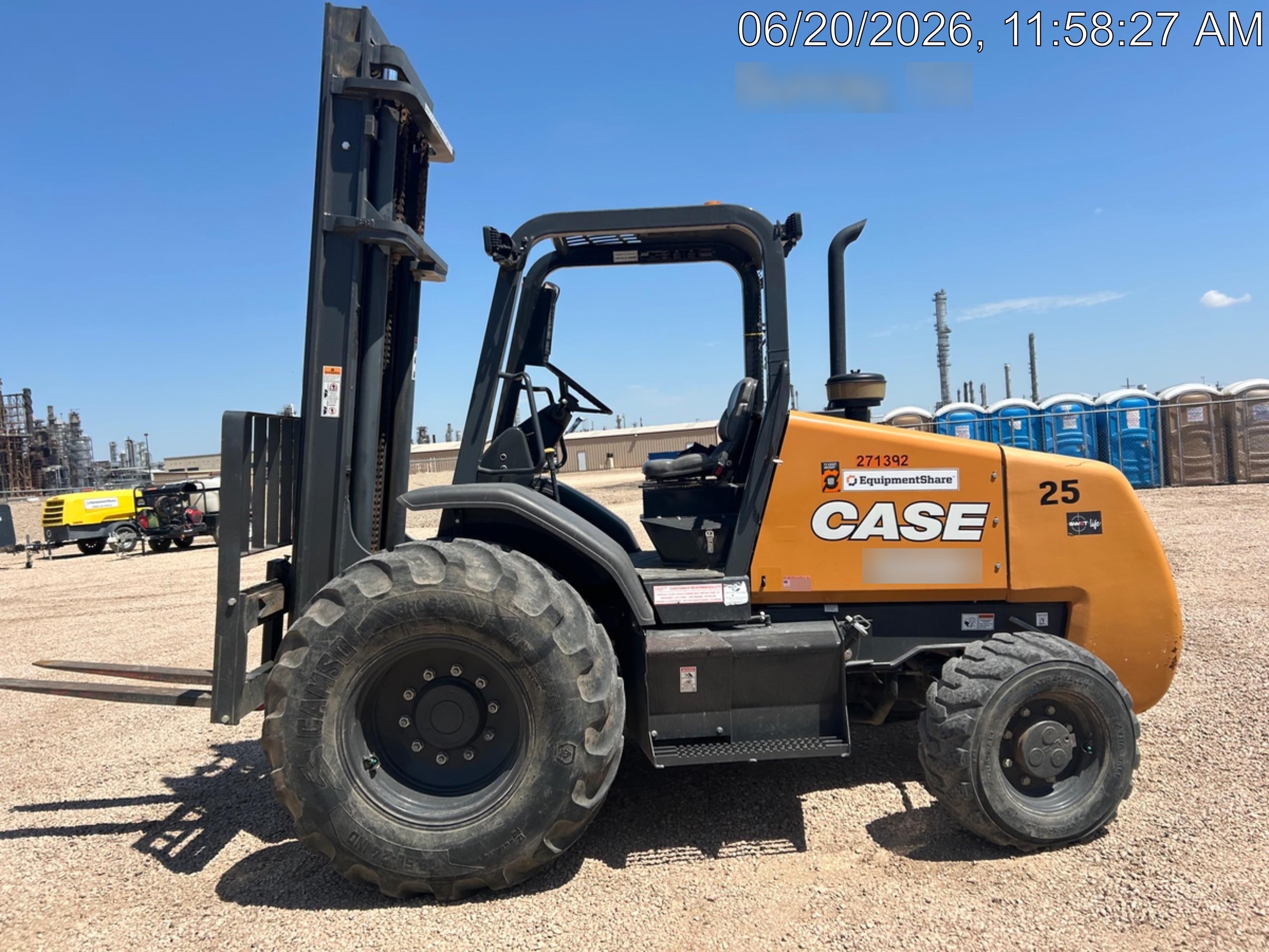 2023 CASE 588H