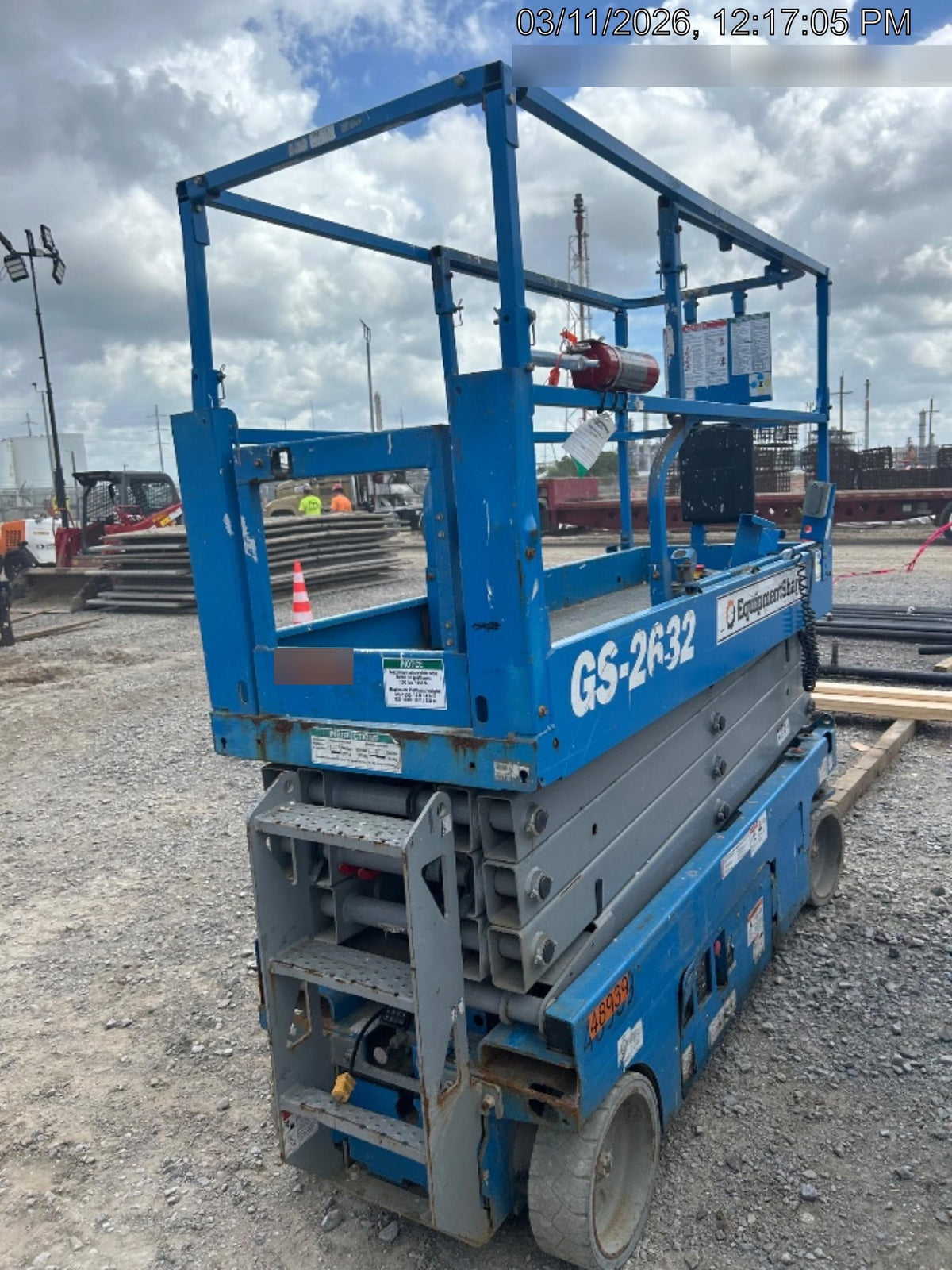 2019 Genie GS-2632 Folding rails with half height swing gate