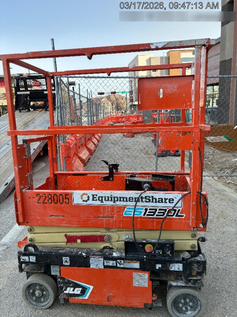 2022 JLG ES1330L