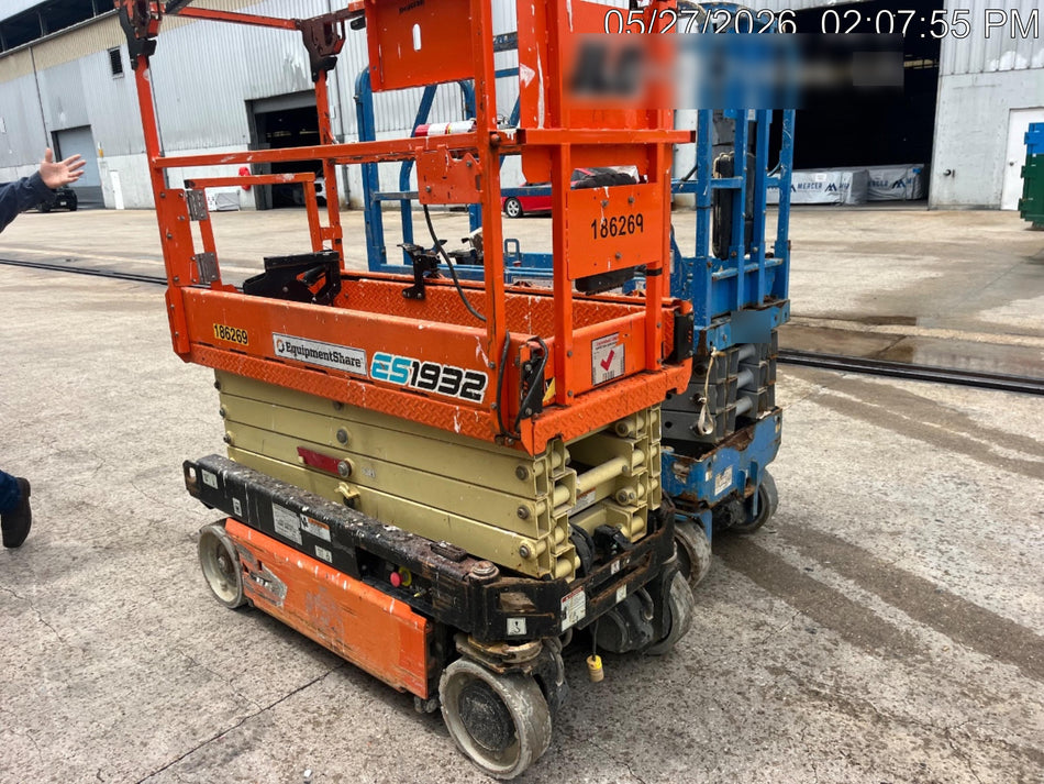 2021 JLG ES1932