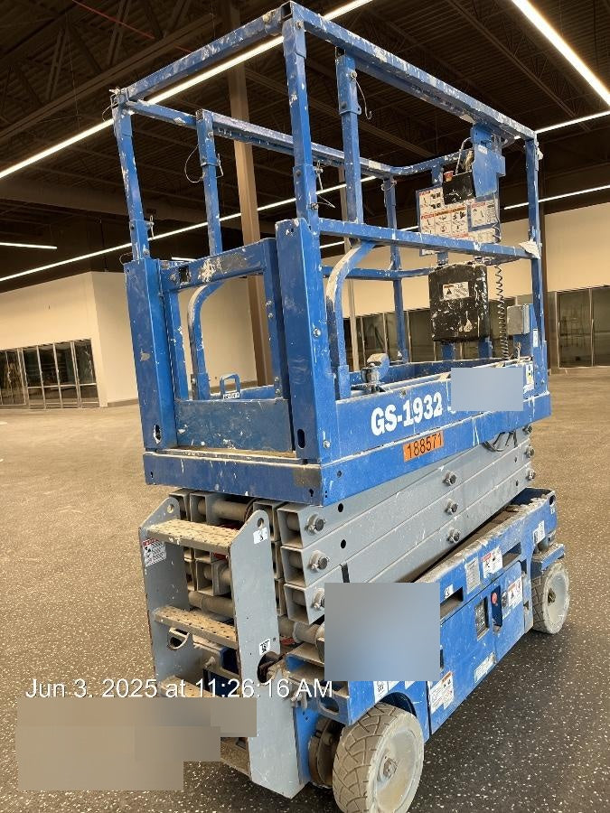2021 GENIE GS-1932