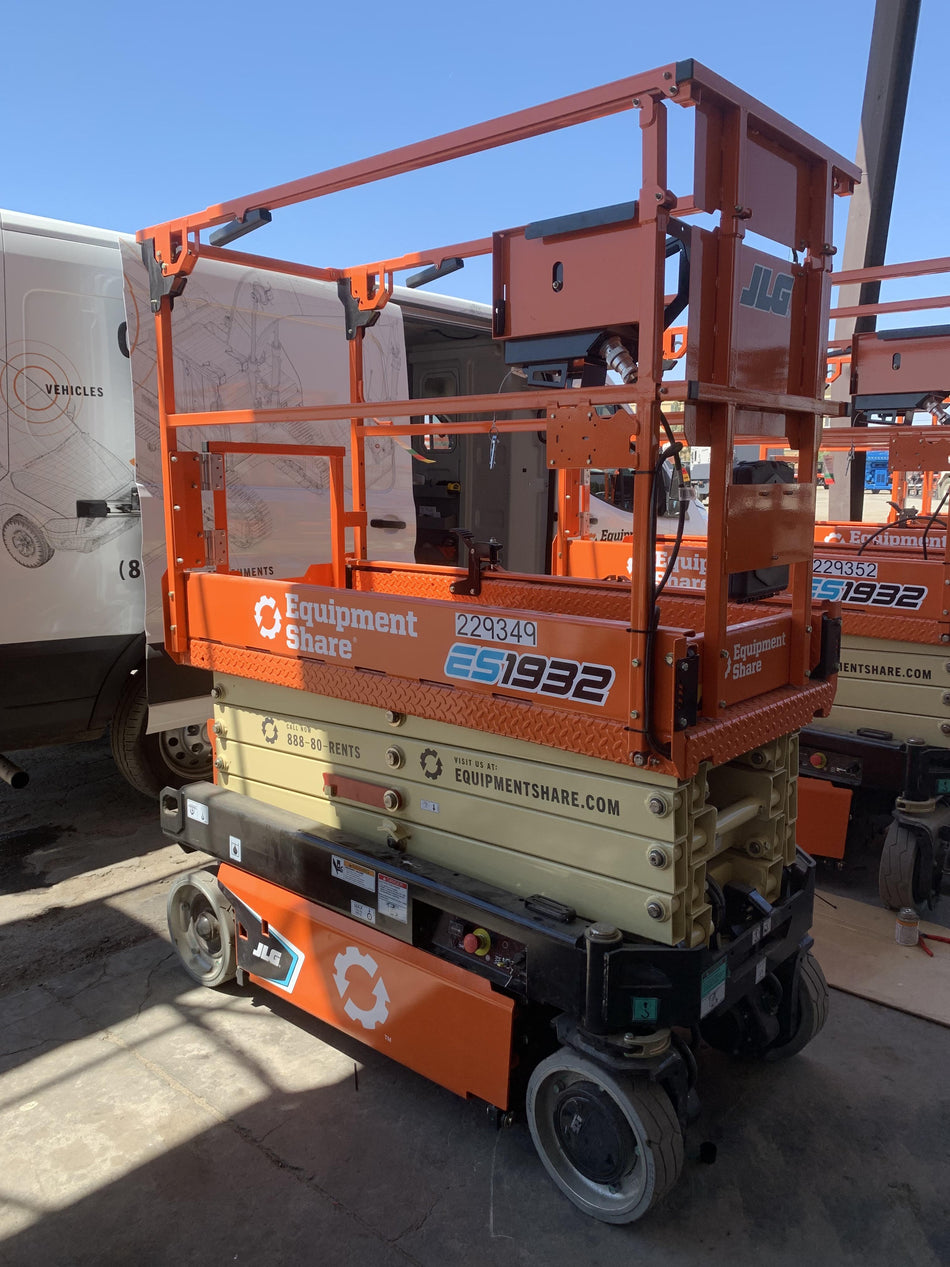 2022 JLG ES1932