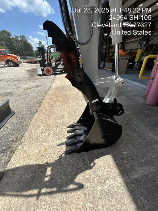 2025 TAKEUCHI 24" Bucket Takeuchi