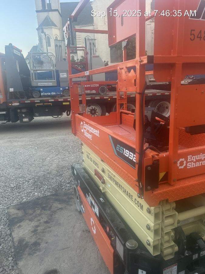 2025 JLG ES1932