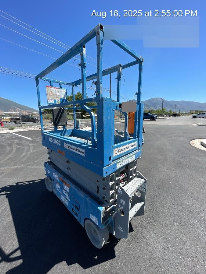 2020 Genie GS-1930 Solid Non Marking Tires, Beacon, Folding rails with half height swing gate, 800W Inverter