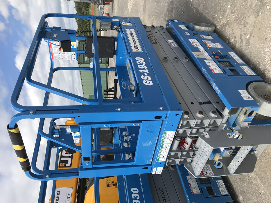 2020 Genie GS-1930 Solid Non Marking Tires, Beacon, Folding rails with half height swing gate