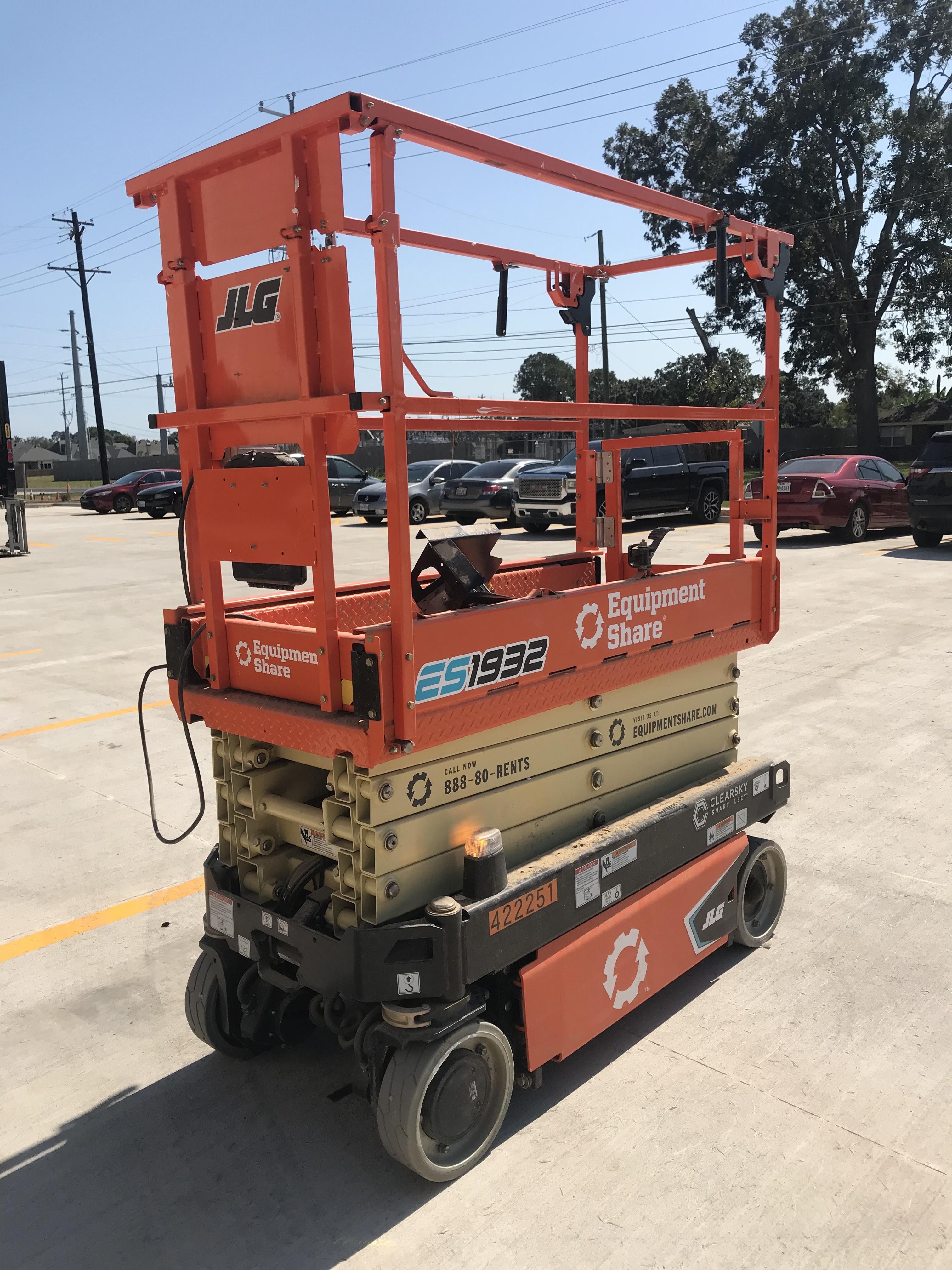 2024 JLG ES1932
