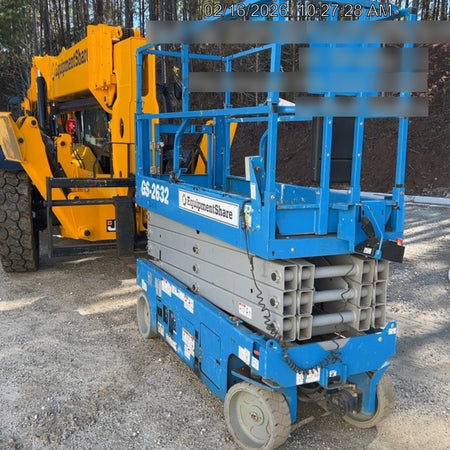 2019 Genie GS-2632 Folding rails with half height swing gate