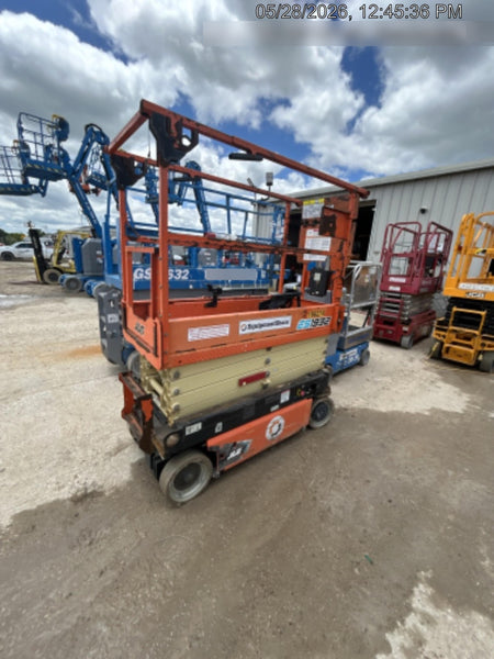 2021 JLG ES1932