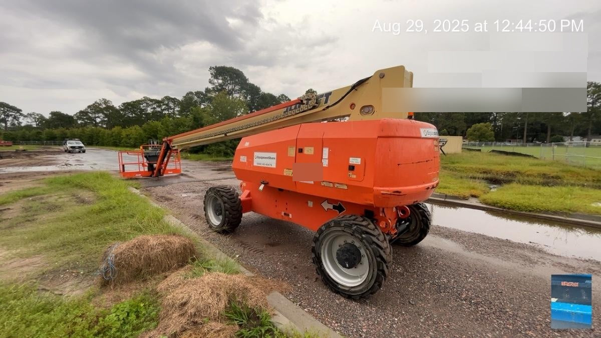 2020 JLG 860SJ Deutz Diesel Engine, FF Tires, Rotating Beacon, Panel Cradle Package