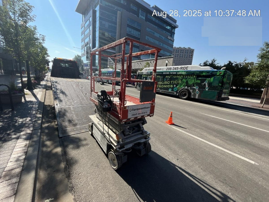 2020 Skyjack SJIII-3219 Solid NM Tires, Half height spring hinged entry gate, Dual Beacons, 800W Inverter