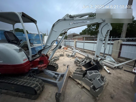 2023 TAKEUCHI TB235-2R