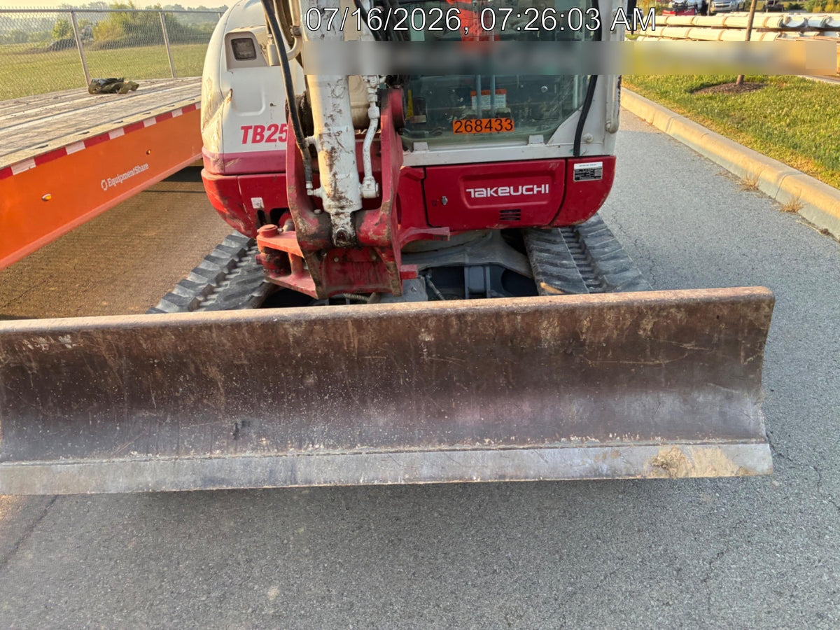 2022 TAKEUCHI TB250-2CR