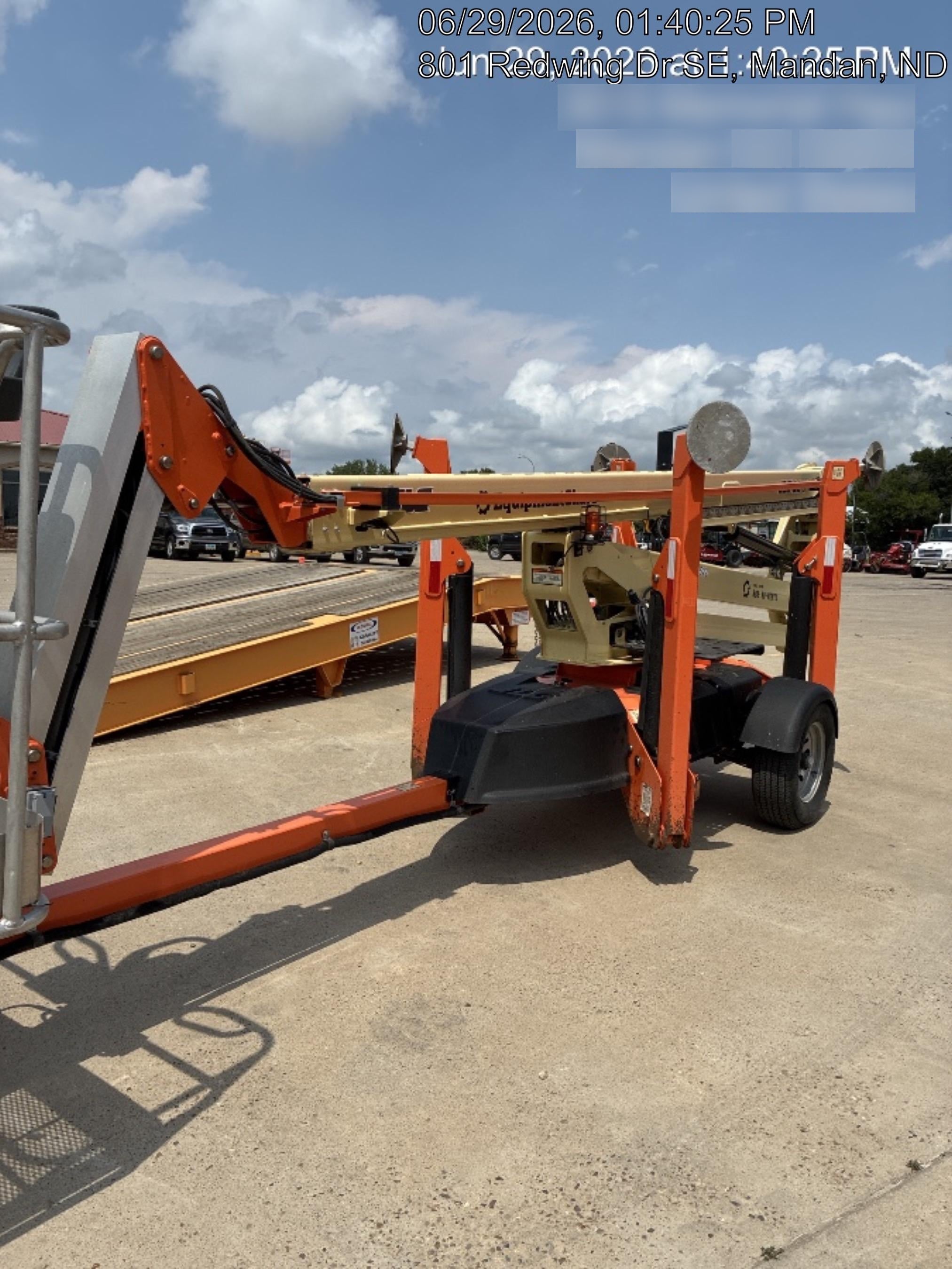 2023 JLG T500J