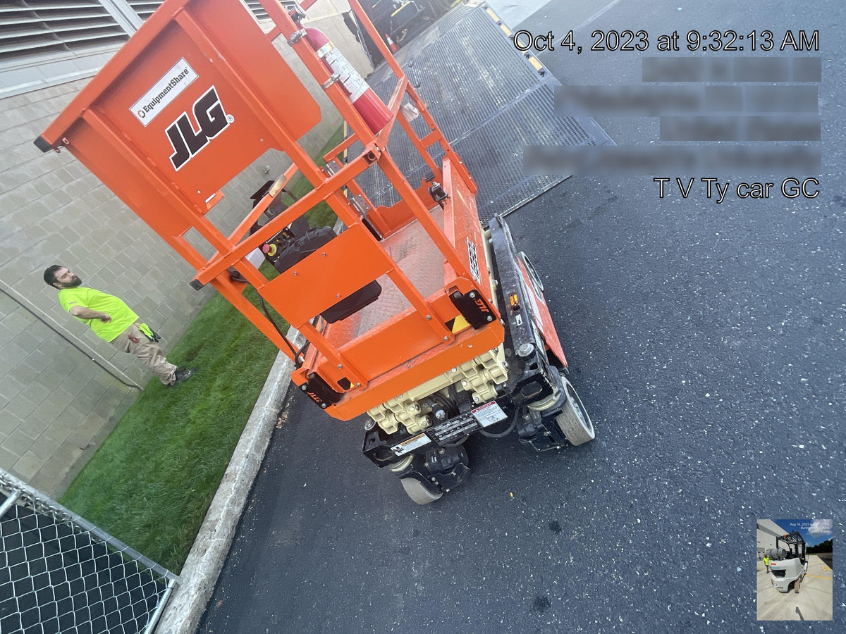 2022 JLG ES1330L