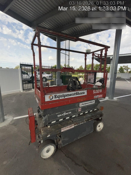2023 JLG 1030P