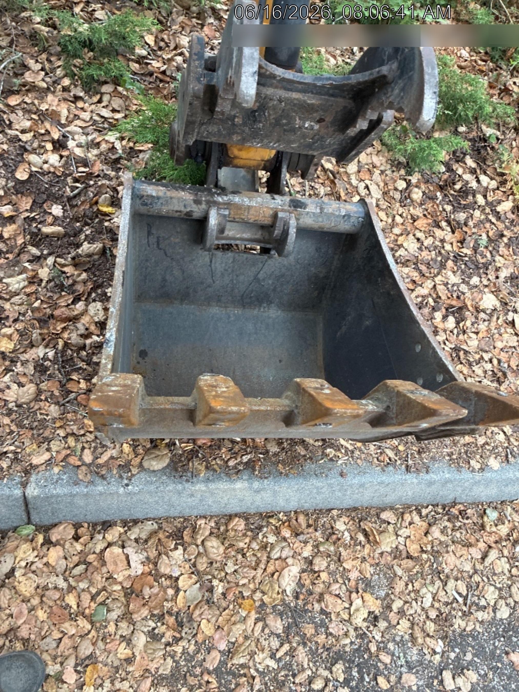 2025 TAKEUCHI 24" Bucket Takeuchi