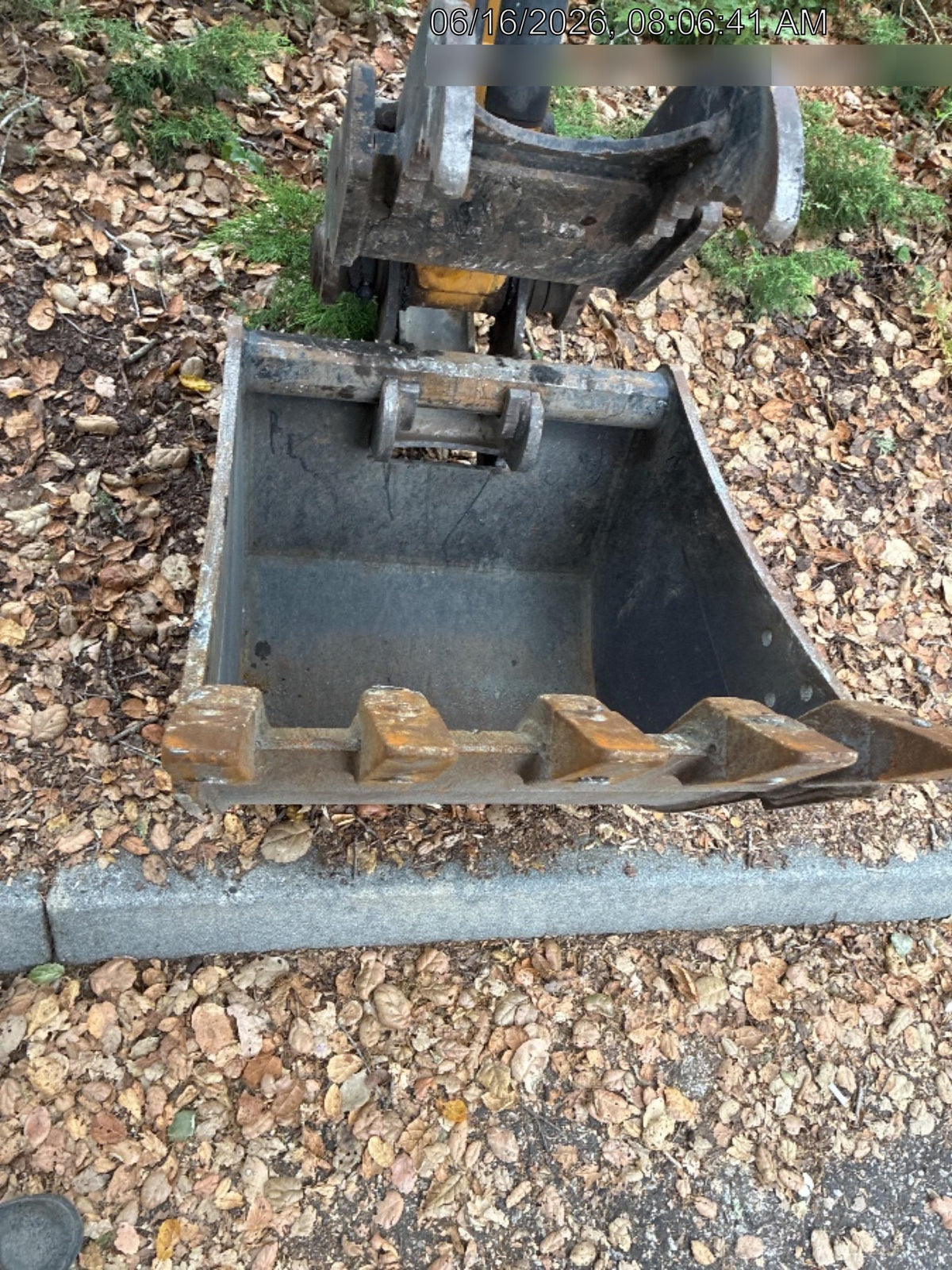 2025 TAKEUCHI 24" Bucket Takeuchi