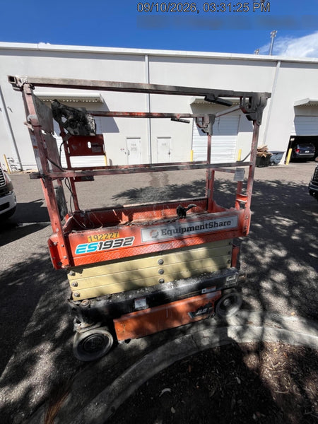 2021 JLG ES1932