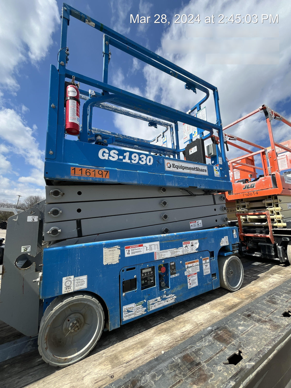 2020 Genie GS-1930 Solid Non Marking Tires, Beacon, Folding rails with half height swing gate