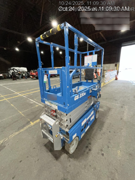 2020 Genie GS-1930 Solid Non Marking Tires, Beacon, Folding rails with half height swing gate, 800W Inverter