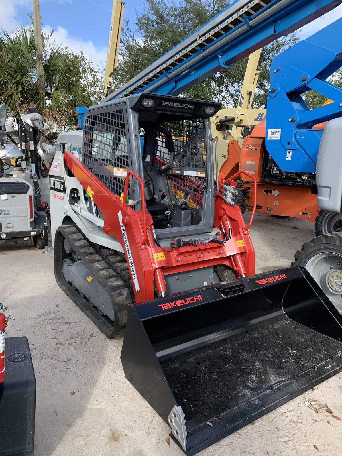 2022 TAKEUCHI TL8R2-R