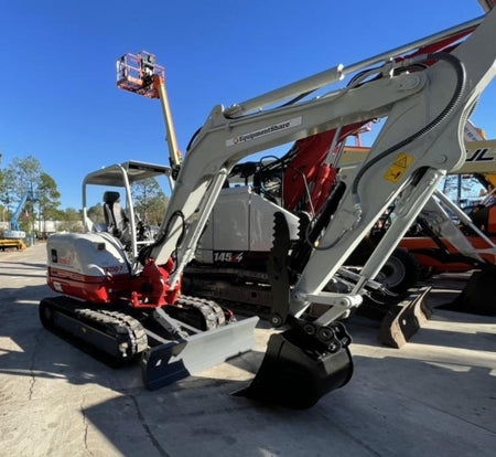 2023 TAKEUCHI TB250-2R