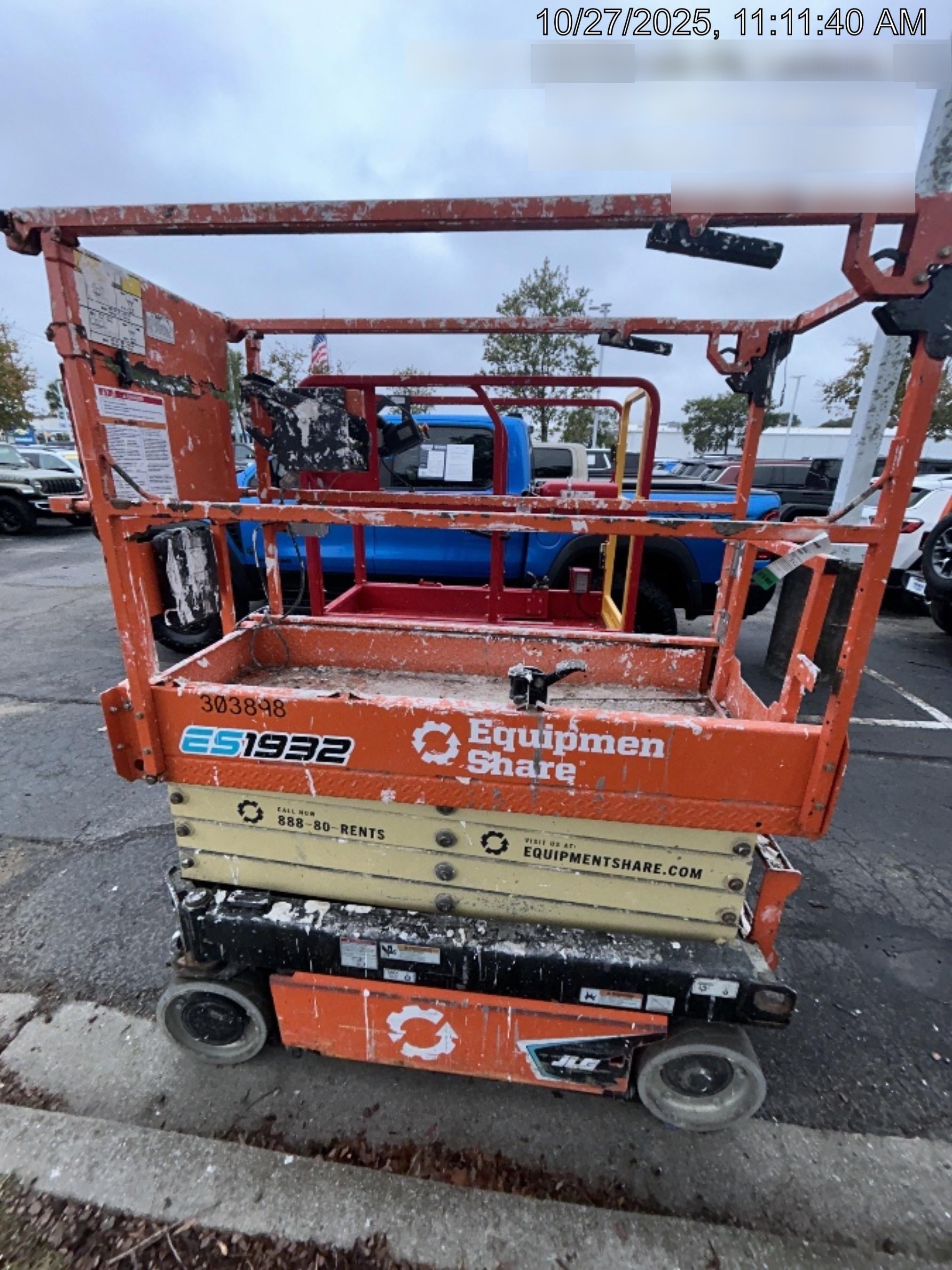 2023 JLG ES1932