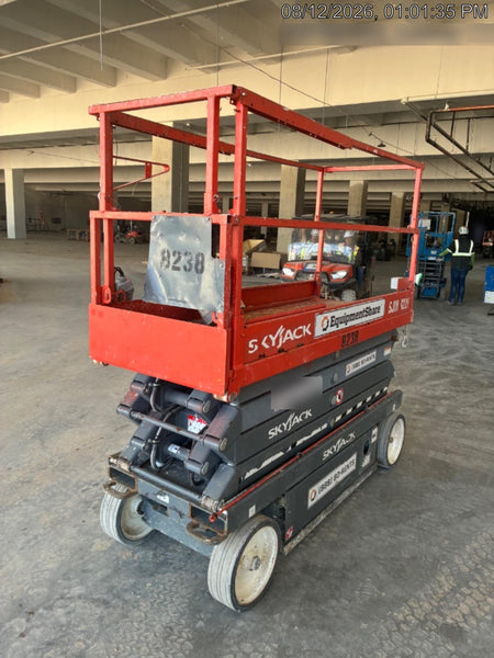2018 Skyjack SJIII-3226 Skyjack SJIII3226 Scissor Lift w/Trojan Batteries