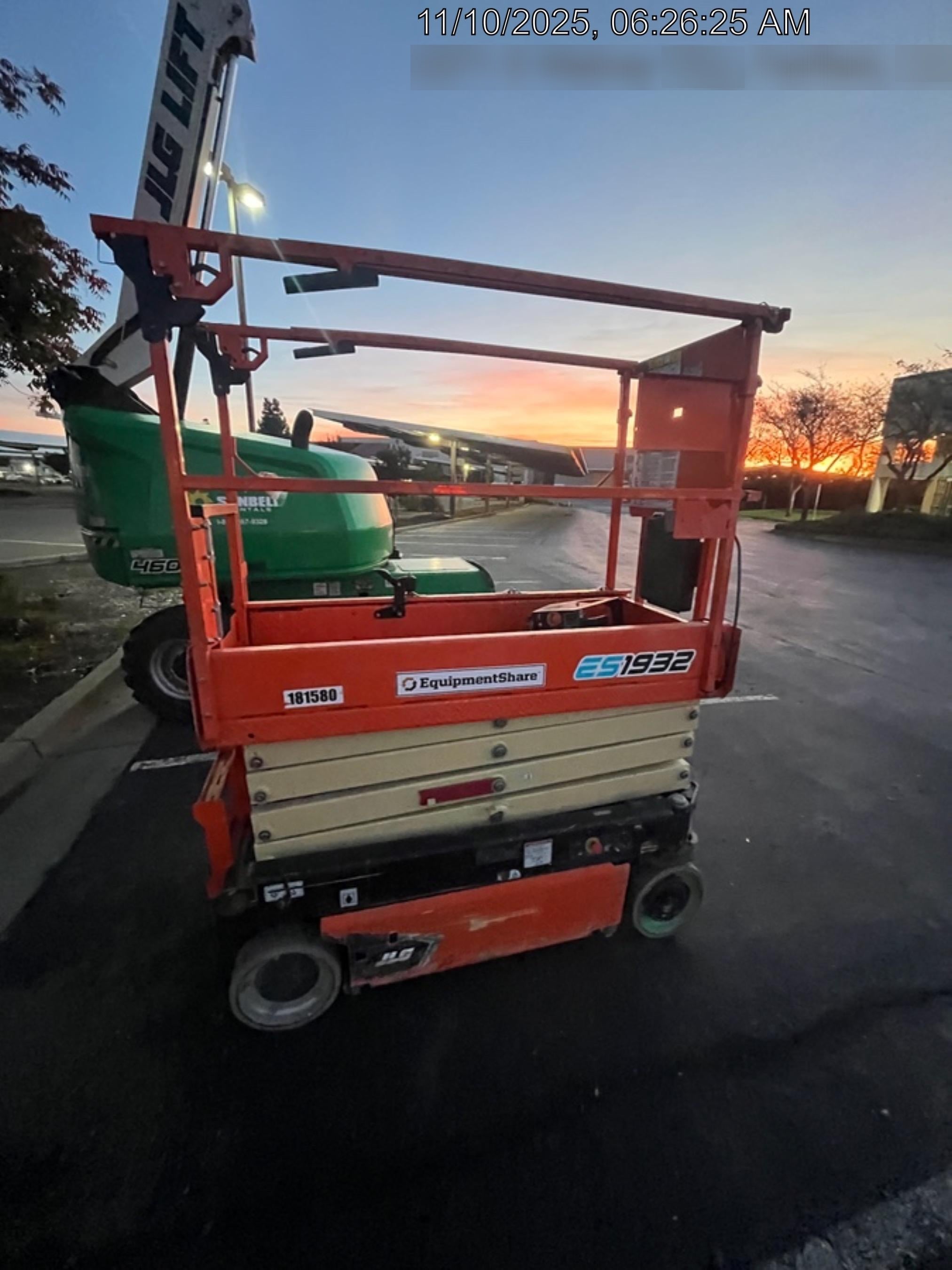 2021 JLG ES1932