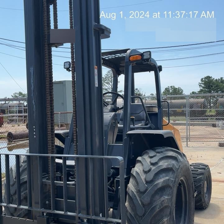 2023 CASE 588H