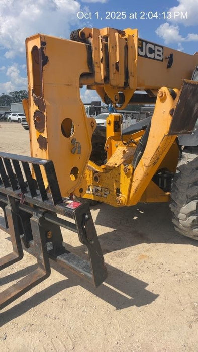 2019 JCB 510-56 74 HP w/CAB/HVAC, Beacon, Worklights, Aux Hydraulics, Solid Tires 66" Carriage/60" Forks