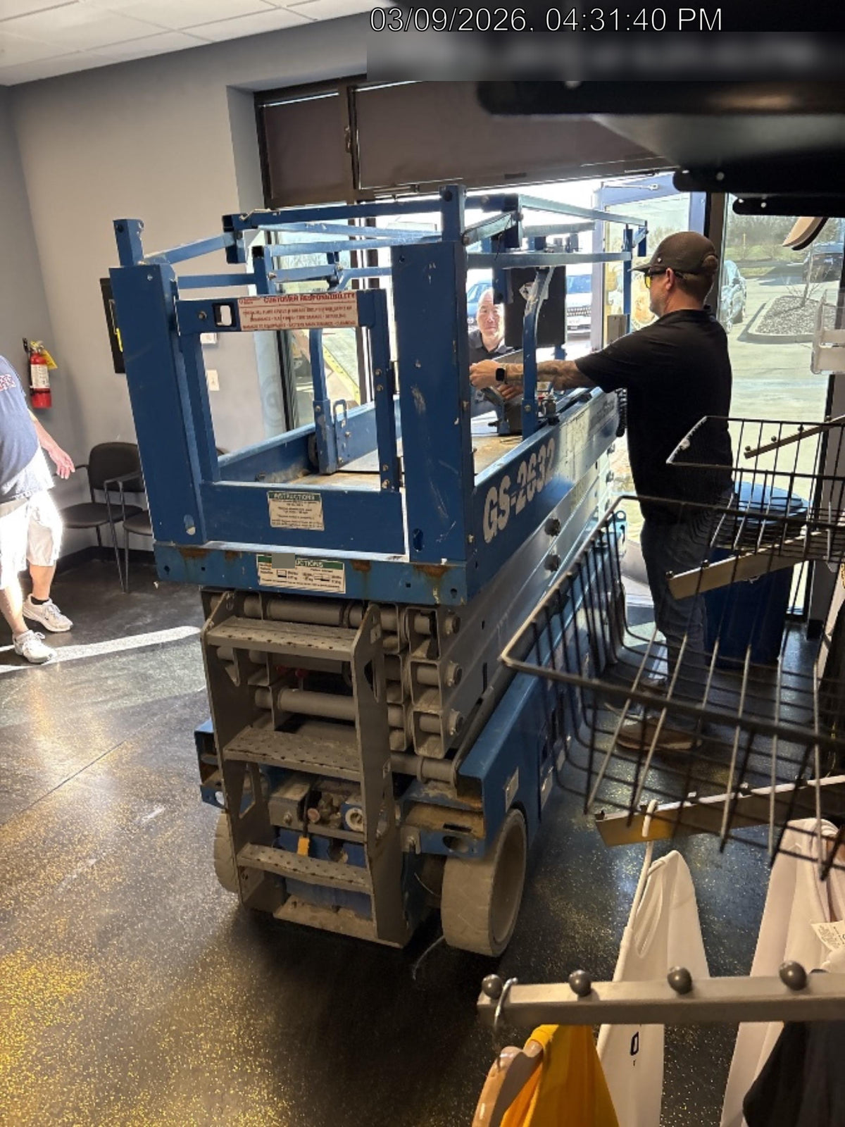 2019 Genie GS-2632 Folding rails with half height swing gate