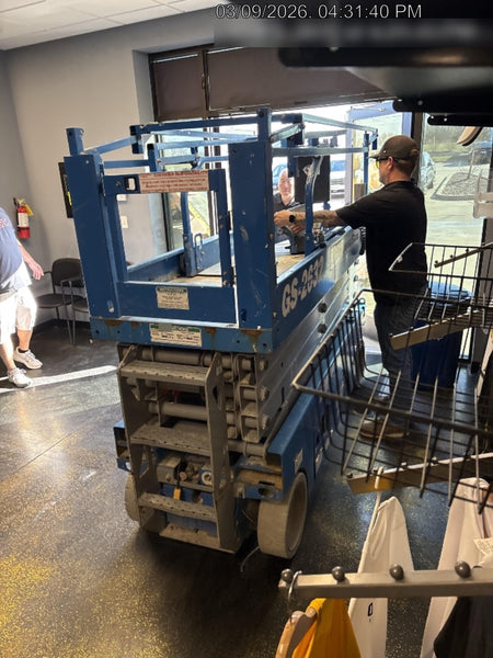 2019 Genie GS-2632 Folding rails with half height swing gate