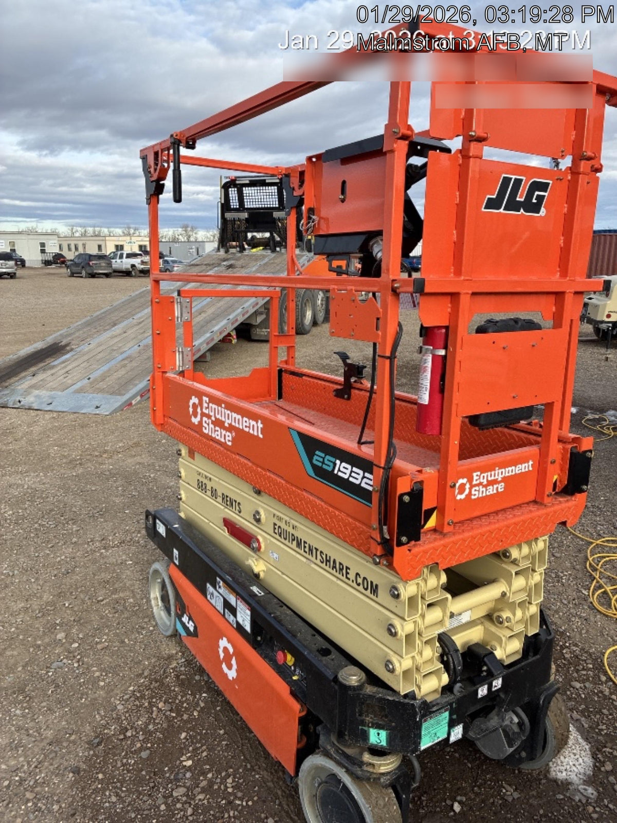 2025 JLG ES1932