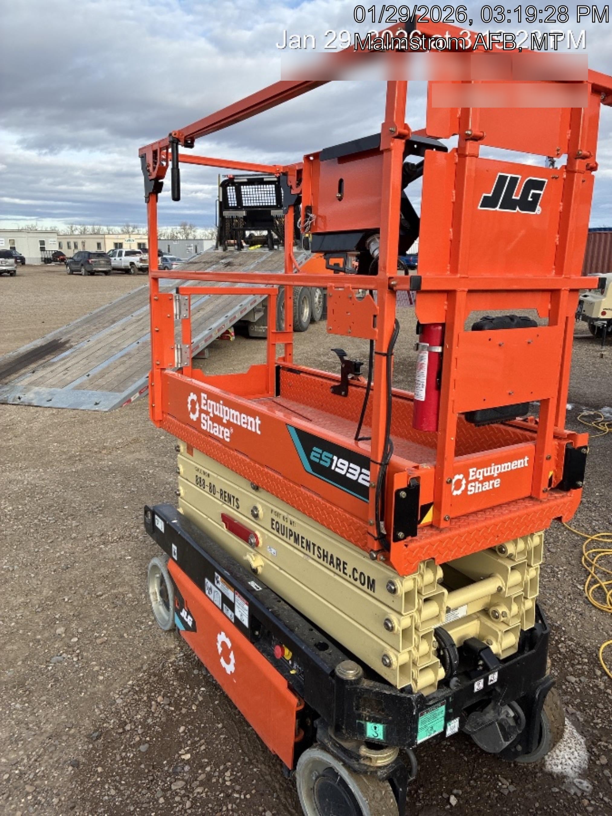2025 JLG ES1932
