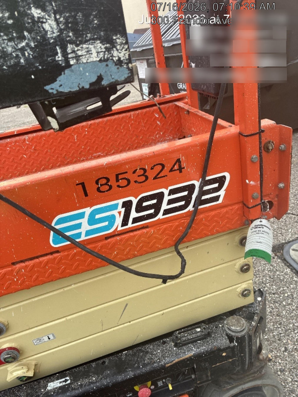 2021 JLG ES1932