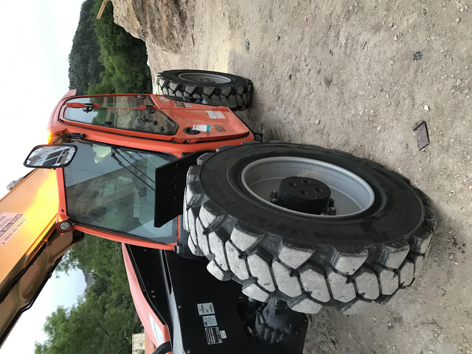 2019 JLG 1255 JLG 1255 T4F w/Full Cab, HVAC, Solid Tires, Work Lights/Beacon, 60" Carriage/Forks