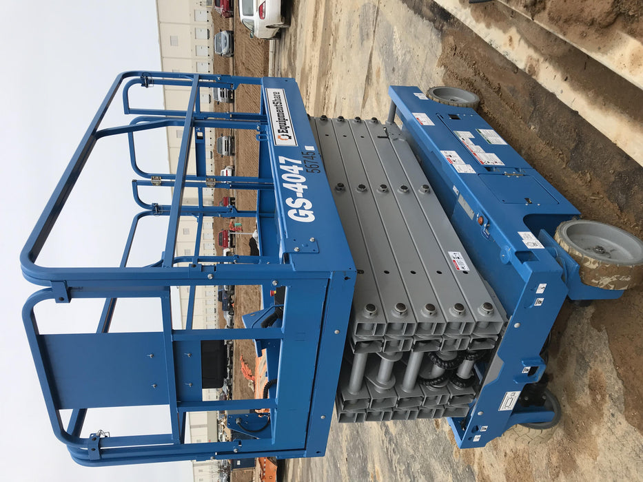 2019 Genie GS-4047 Folding rails with half height swing gate
