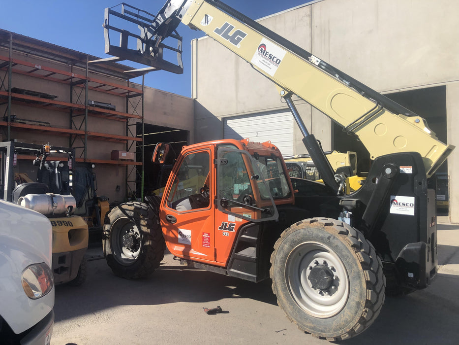 2017 JLG 742